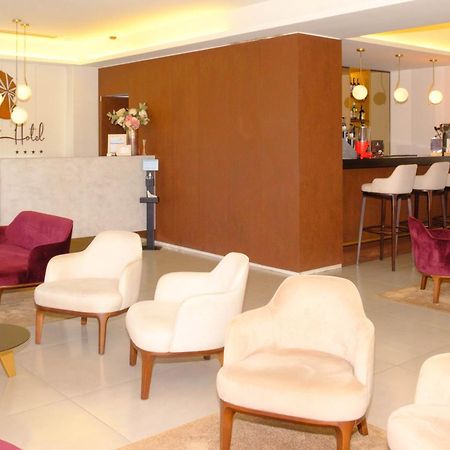 Apulia Praia Hotel เอสโปเซนเด ภายนอก รูปภาพ